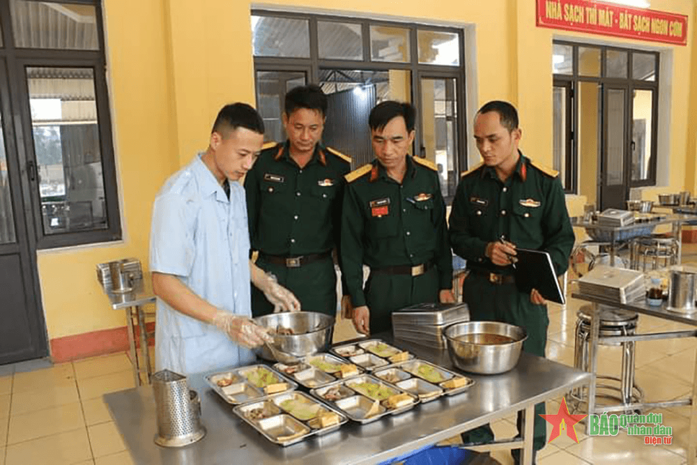 Tận tình, chu đáo vì bữa ăn của bộ đội