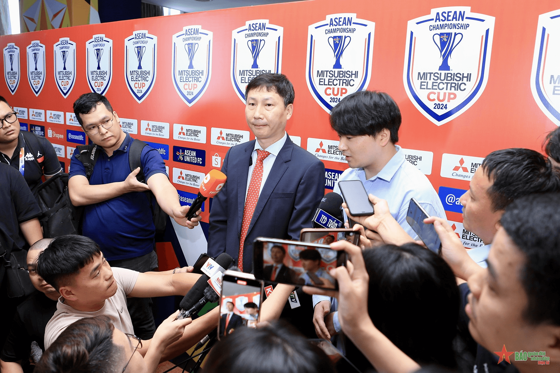 Huấn luyện viên Kim Sang-sik: “Đội tuyển Việt Nam sẽ hoàn thành mục tiêu vào chung kết ASEAN Cup 2024”