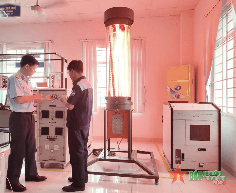 Hành trình sáng tạo: Làm chủ công nghệ sản xuất đèn chỉ chuẩn tín hiệu ánh sáng