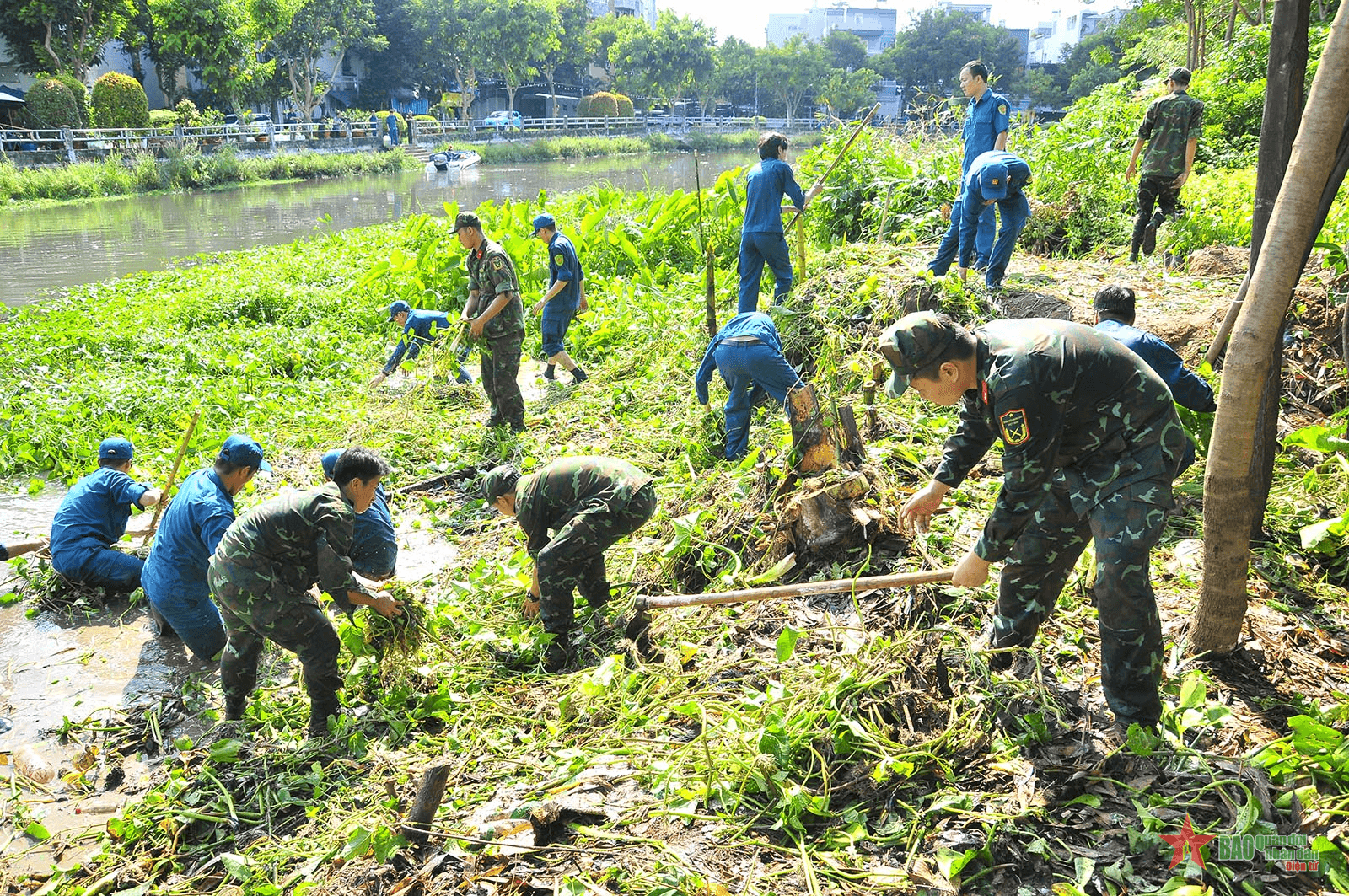Lực lượng vũ trang TP Hồ Chí Minh chung tay vì thành phố văn minh, sáng, xanh, sạch đẹp