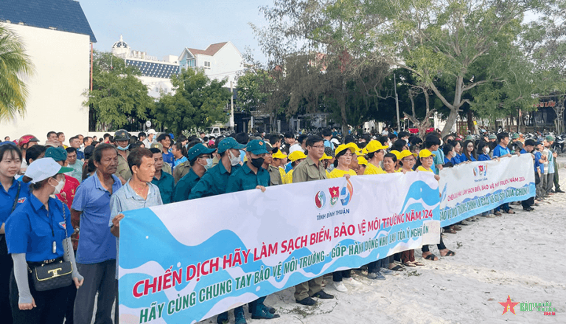 Tuổi trẻ Bình Thuận ra quân Chiến dịch “Hãy làm sạch biển, bảo vệ môi trường” năm 2024