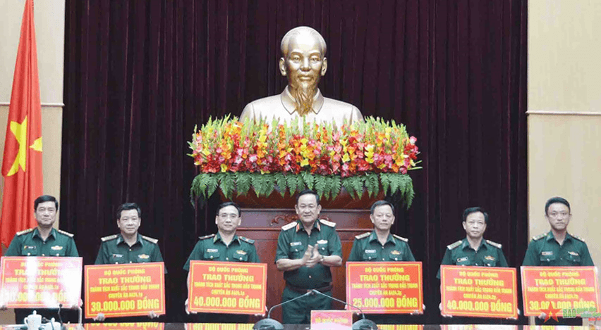 Bộ Quốc phòng trao thưởng thành tích xuất sắc trong đấu tranh chuyên án, vụ án ma túy và buôn lậu