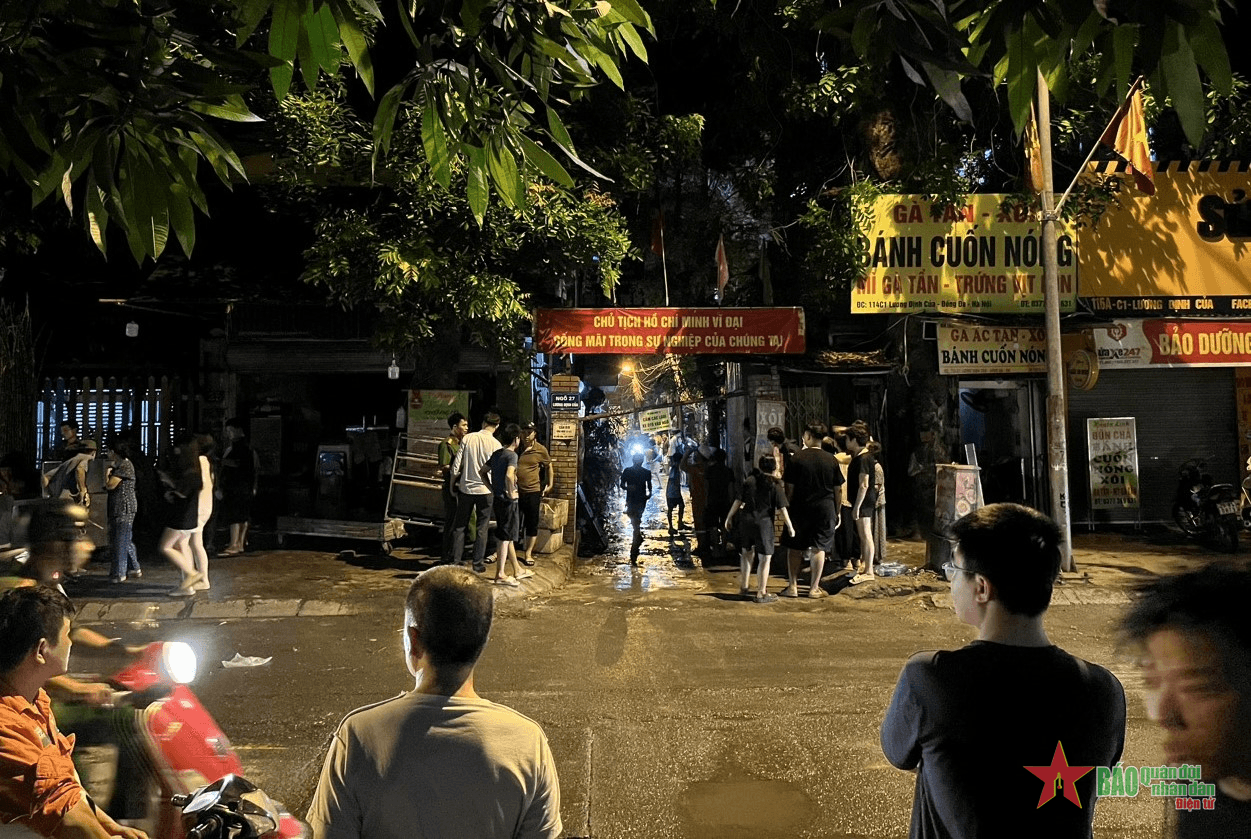 Hà Nội: Kịp thời khống chế đám cháy nhà dân ở phố Lương Định Của