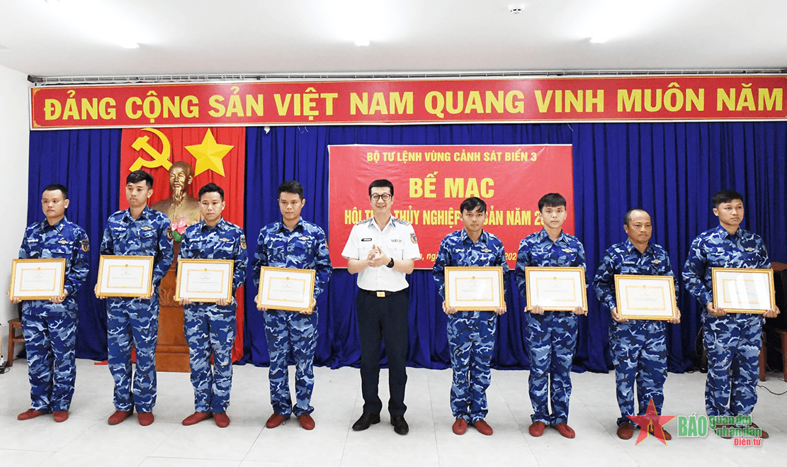 Bộ tư lệnh Vùng Cảnh sát biển 3 hội thao thủy nghiệp cơ bản