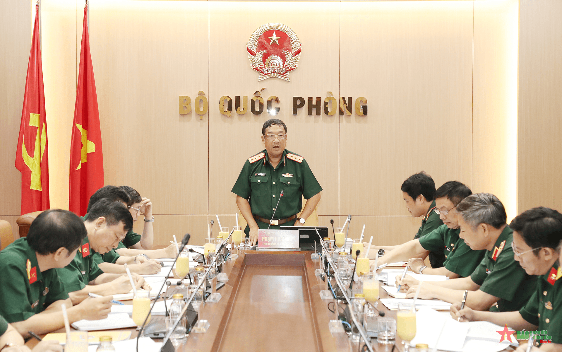 Đẩy nhanh tiến độ thực hiện các dự án về xe cơ giới quân sự