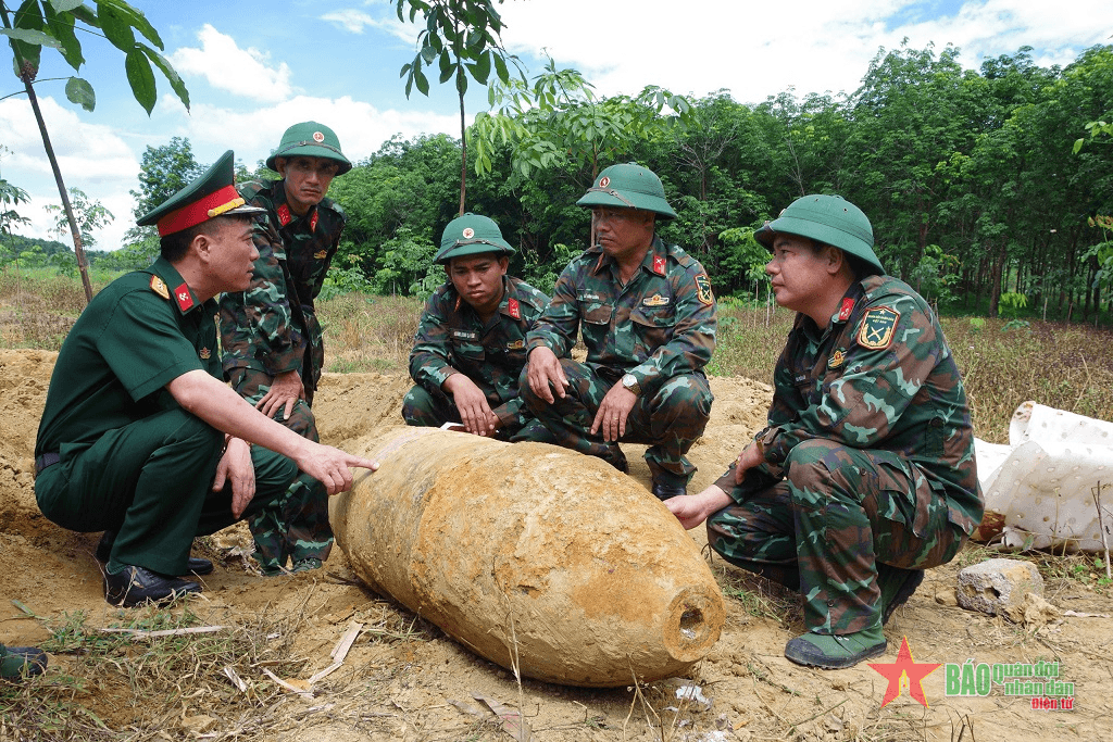 Quảng Bình: Hủy nổ an toàn quả bom lớn còn nguyên kíp nổ
