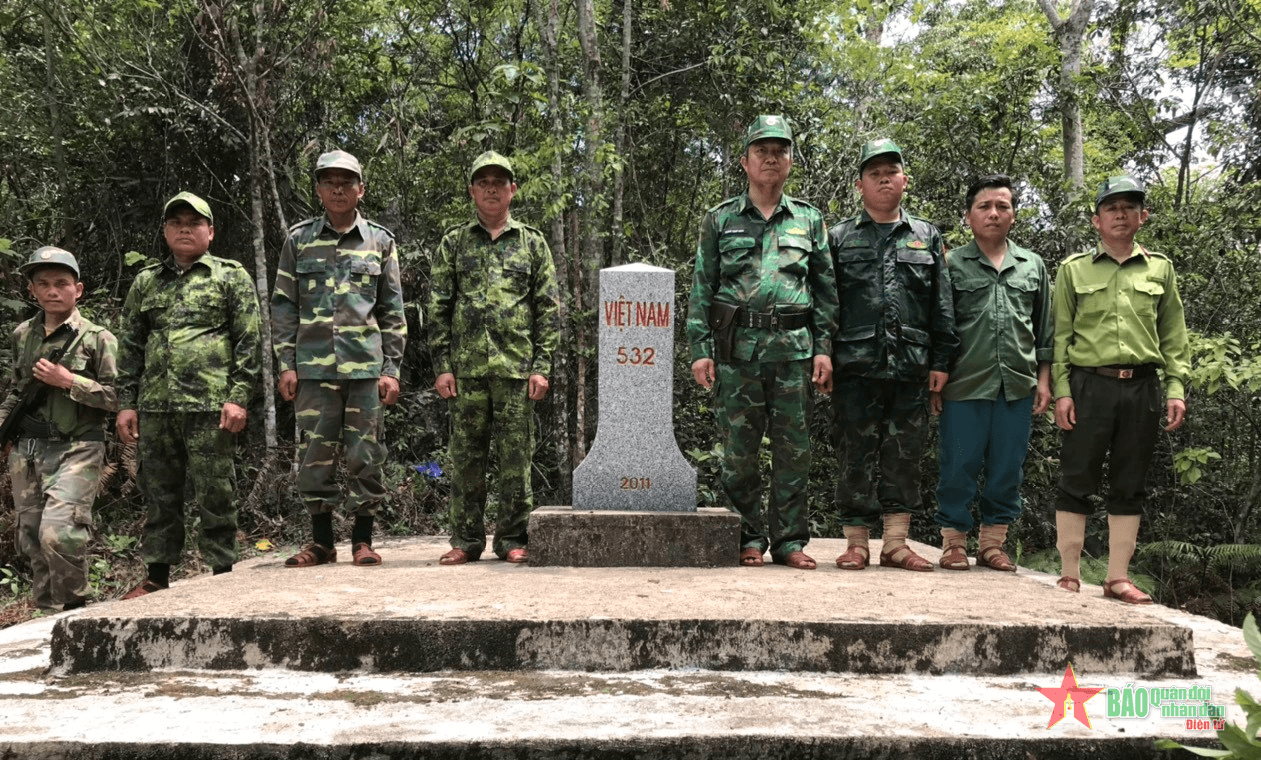 Đồn Biên phòng Cà Xèng phối hợp tuần tra song phương bảo vệ biên giới Việt Nam - Lào
