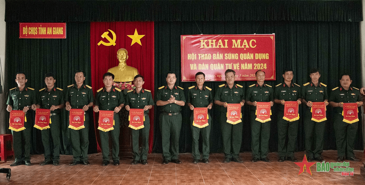 An Giang: Hội thao bắn súng quân dụng và dân quân tự vệ