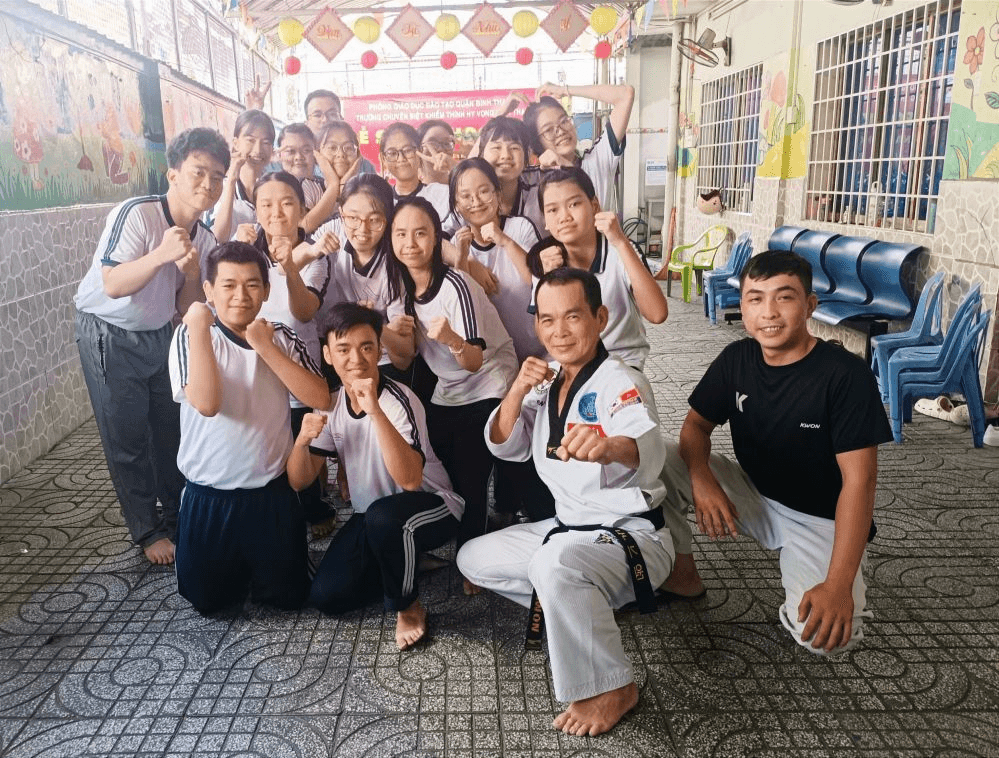 Lớp dạy võ cho trẻ em nghèo