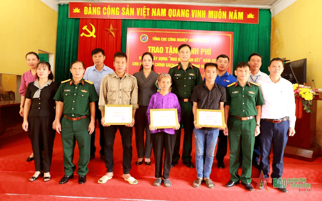 Tổng cục Công nghiệp Quốc phòng trao nhà “Đại đoàn kết” tại tỉnh Tuyên Quang