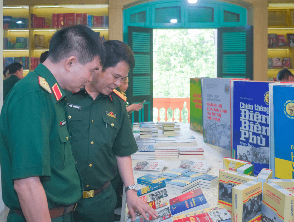 Tập trung vào biên soạn, xuất bản, tái bản một số cuốn sách về lịch sử Quân đội nhân dân Việt Nam