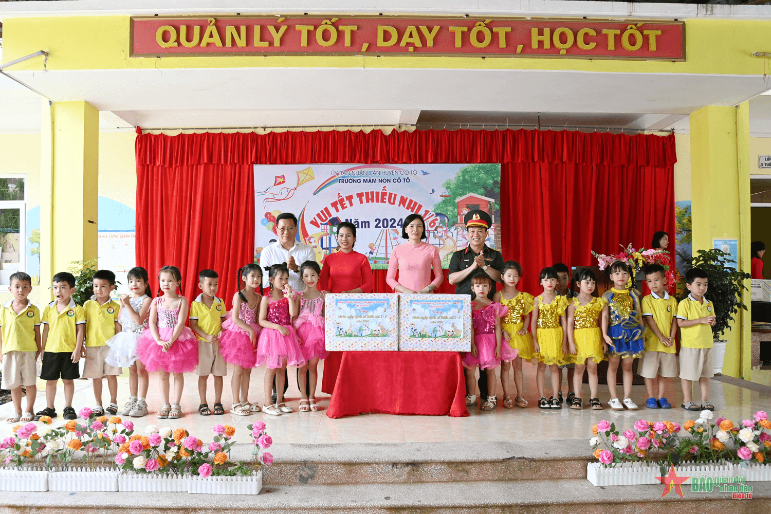 Bộ CHQS tỉnh Quảng Ninh: Thăm, tặng quà cho các cháu thiếu nhi Trường Mầm non Cô Tô