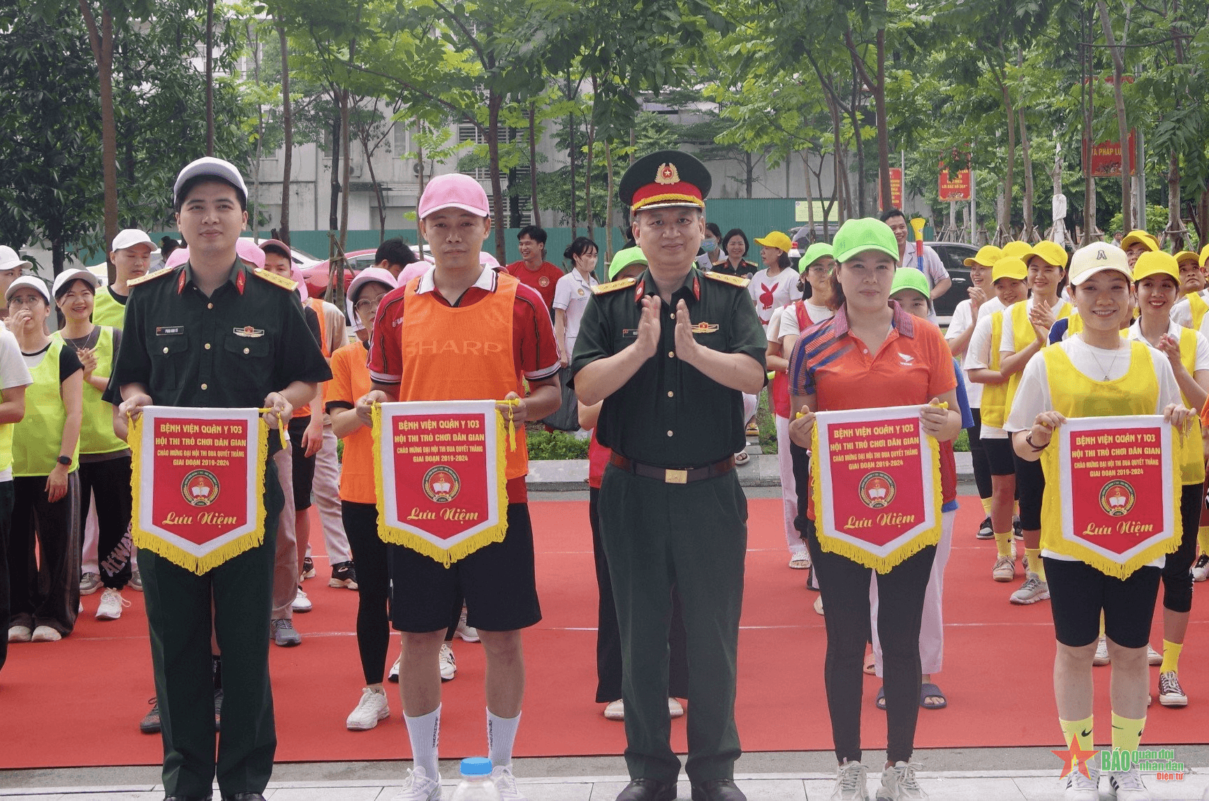 Bệnh viện Quân y 103 tổ chức thi các trò chơi dân gian và trình diễn Zumba