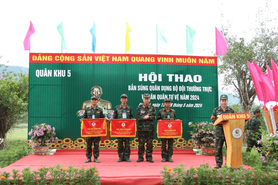 Hội thao bắn súng quân dụng ở Quân khu 5: Nam, nữ xạ thủ "khổ luyện thành tài"