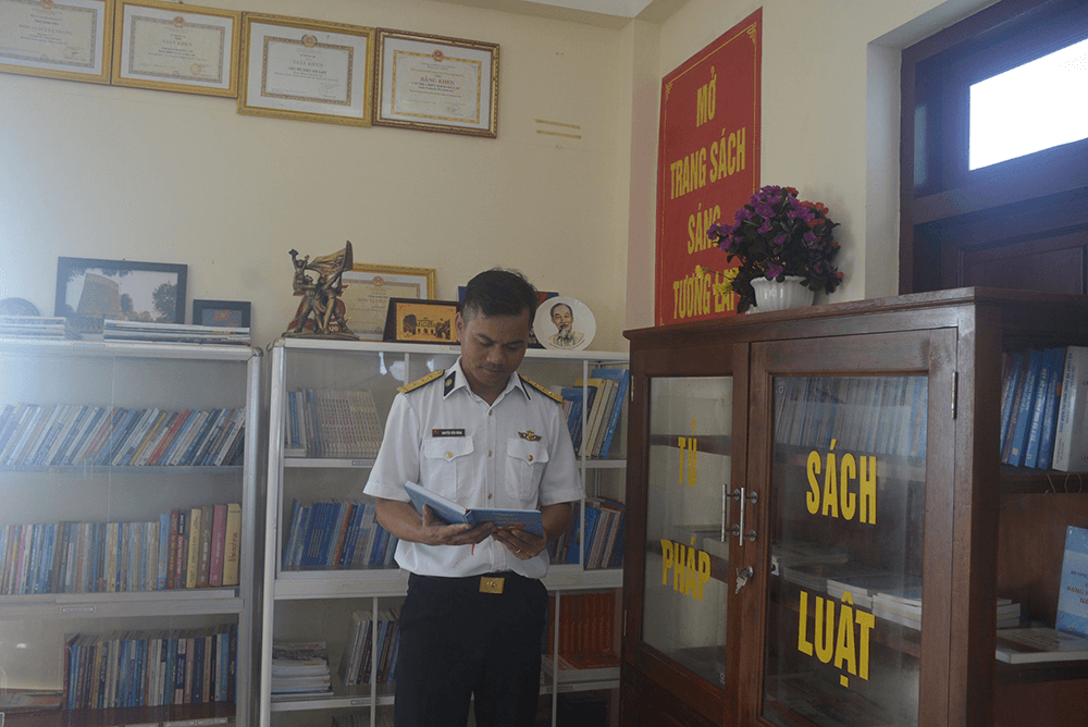 Hiệu quả “Tủ sách pháp luật” ở Trường Sa