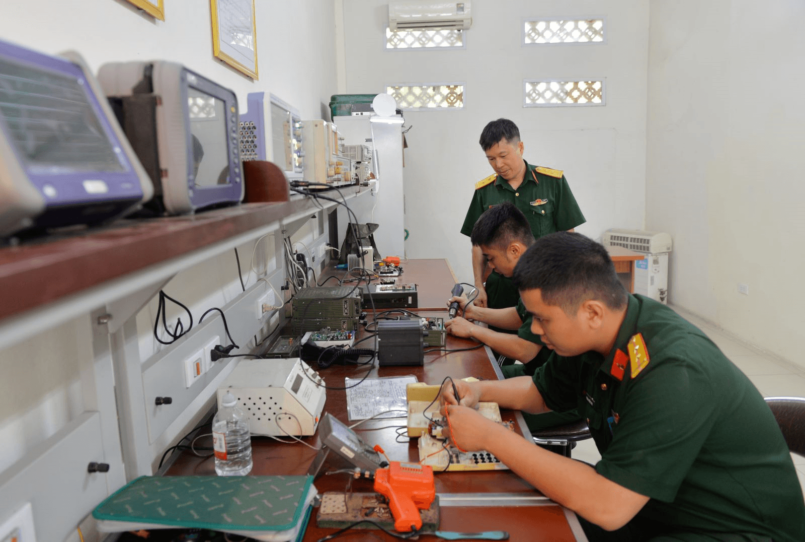 Bảo vệ “bộ não” cho xe tăng, thiết giáp