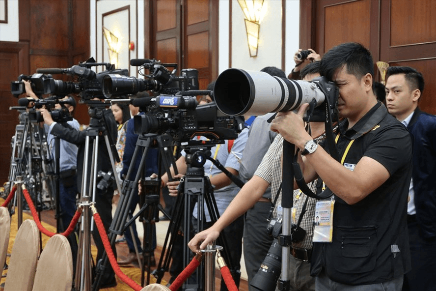 Đề xuất cho phép báo chí ghi âm, ghi hình từ phòng truyền hình trực tiếp