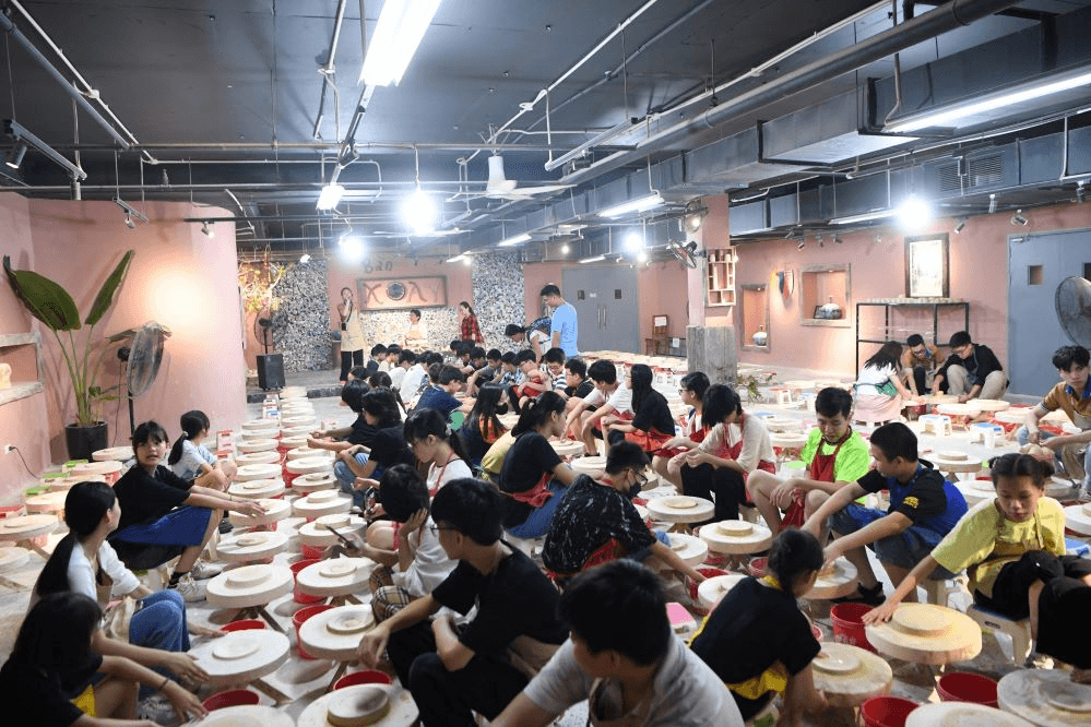 "Nghệ nhân nhí" làm gốm tại Bát Tràng