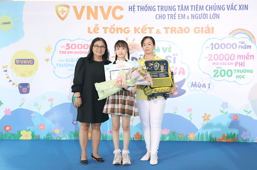 Gần 10.000 em tham gia cuộc thi “Em vẽ dũng sĩ tiêm ngừa cùng VNVC”