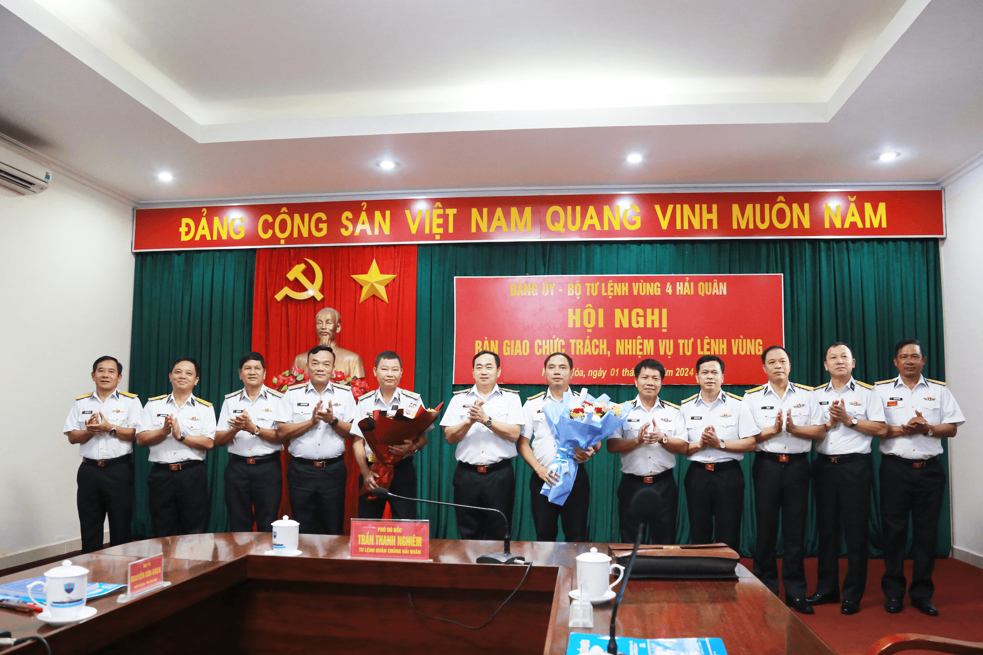 Bàn giao chức trách, nhiệm vụ Tư lệnh Vùng 4 Hải quân
