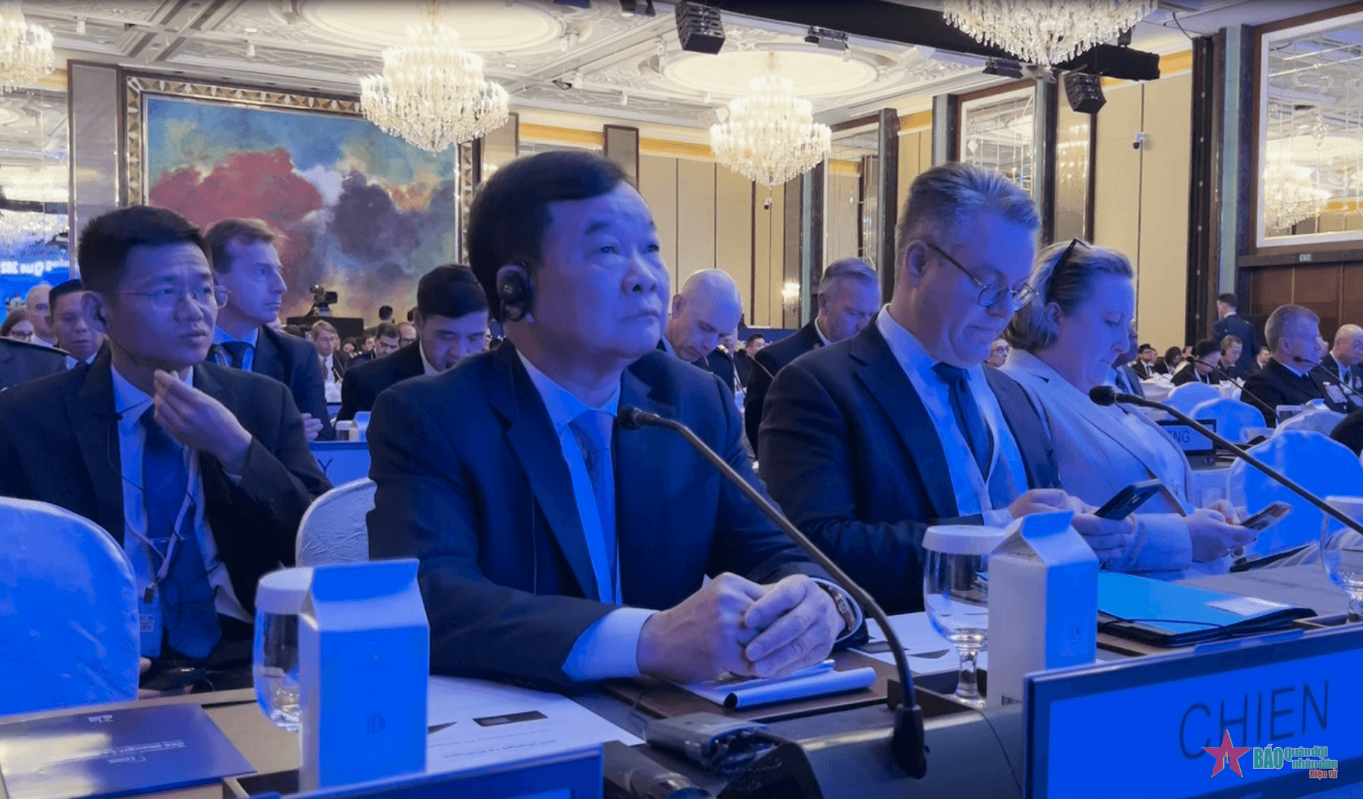Thượng tướng Hoàng Xuân Chiến dự phiên toàn thể đầu tiên của Đối thoại Shangri-La lần thứ 21