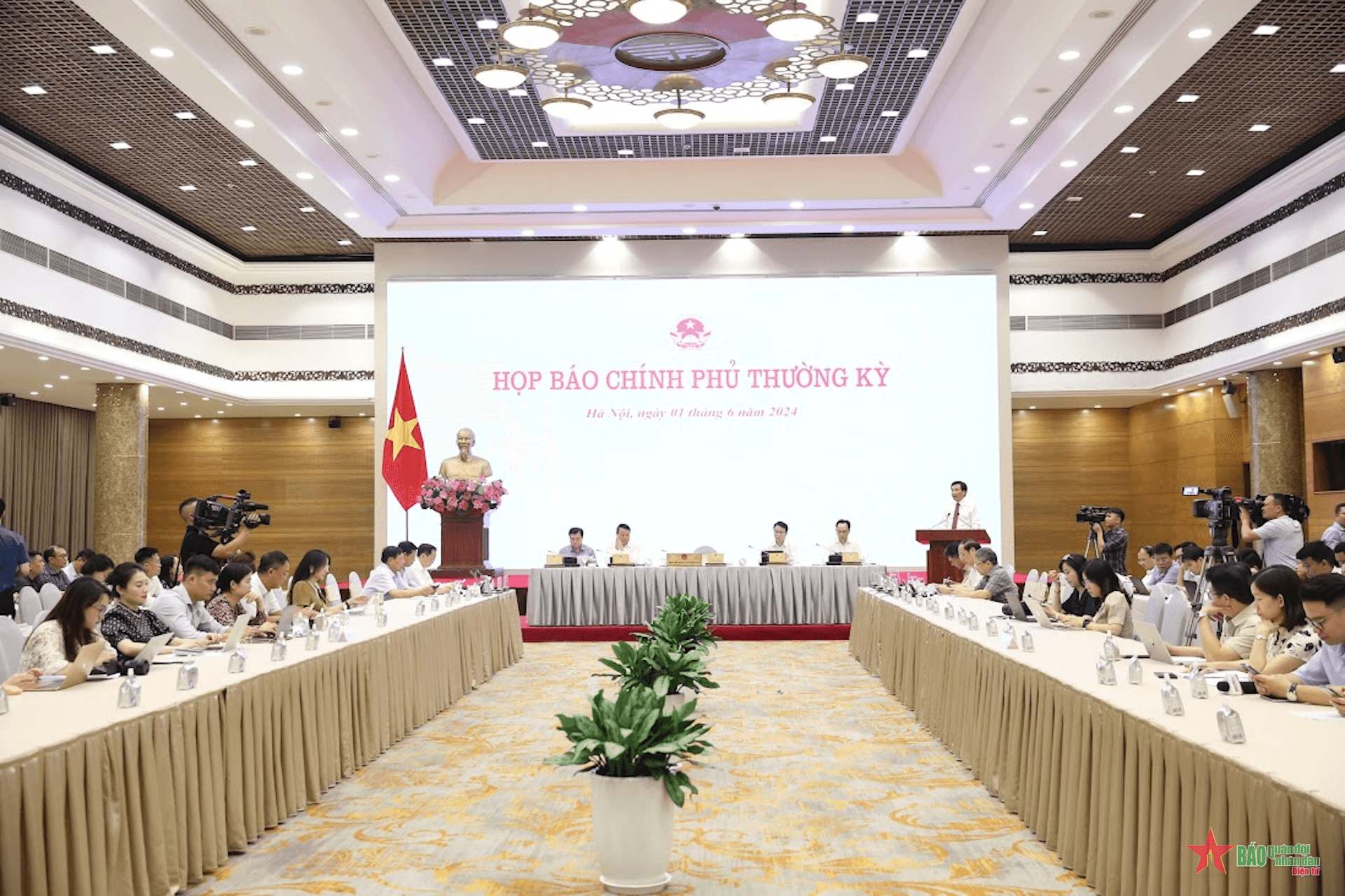 Quản lý thuế các phiên livestream bán hàng trăm tỷ như thế nào?