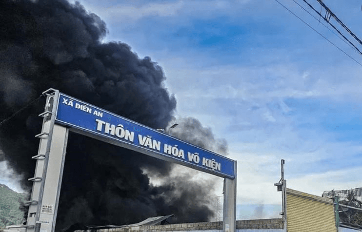Khánh Hòa: Hỏa hoạn nghiêm trọng tại kho hàng chứa đồ gia dụng