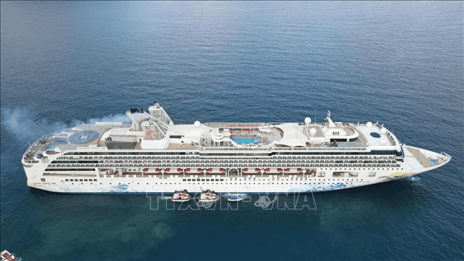 Tàu biển Resorts World One đưa hơn 2.000 khách quốc tế trải nghiệm Côn Đảo