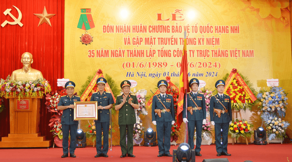 Binh đoàn 18 đón nhận Huân chương Bảo vệ Tổ quốc hạng Nhì