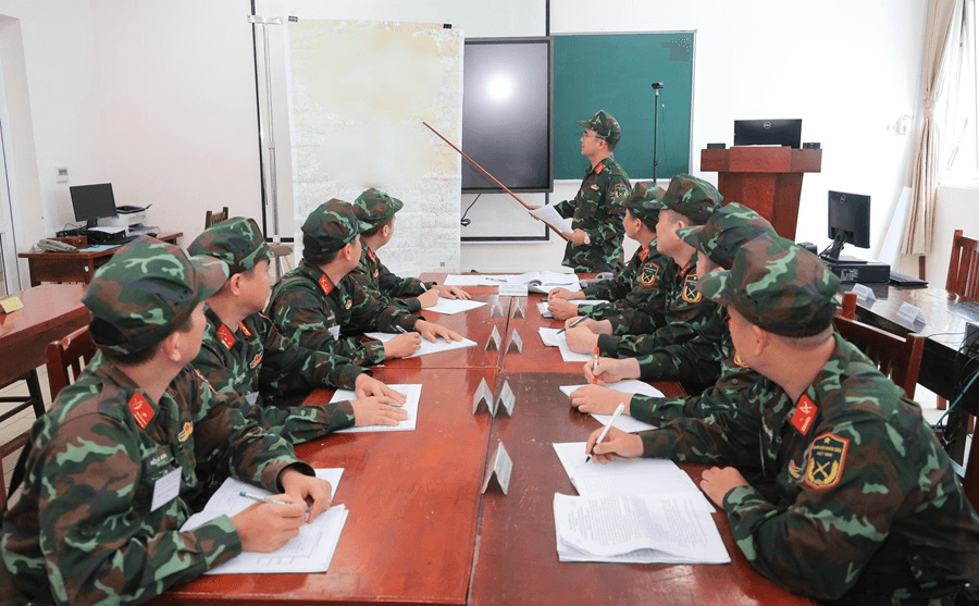 Đào tạo chủ nhiệm hậu cần - kỹ thuật cấp trung (lữ) đoàn: Lần đầu tiên diễn tập theo chức danh, tổ chức biên chế mới
