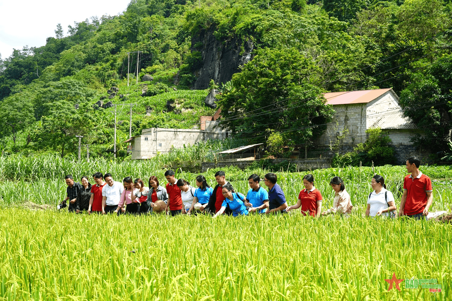 Trường Chính trị tỉnh Hà Giang tổ chức đi nghiên cứu thực tế