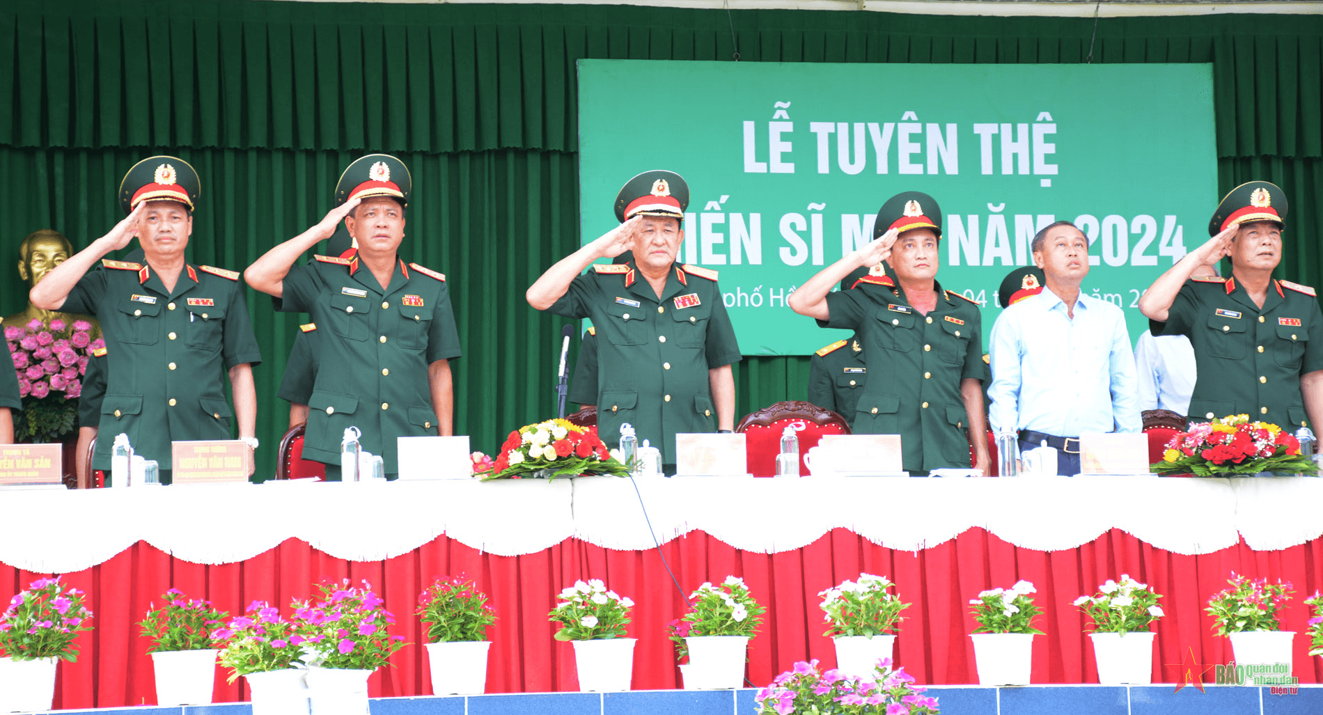 Thượng tướng Võ Minh Lương dự Lễ tuyên thệ chiến sĩ mới tại Trung đoàn Gia Định