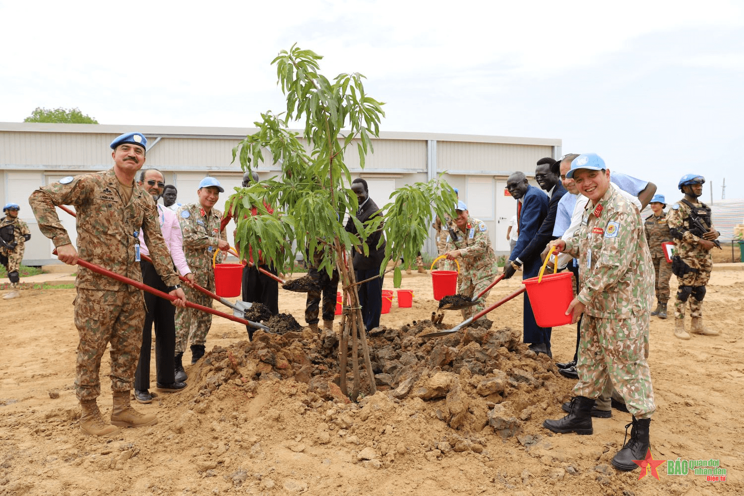 Đội Công binh Việt Nam chung tay vì một Abyei xanh, sạch hơn