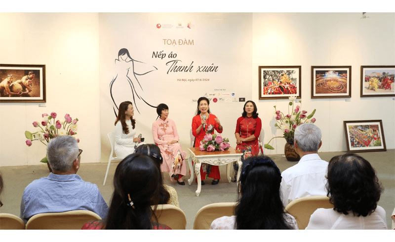 Tọa đàm “Nếp áo thanh xuân” tôn vinh áo dài Việt