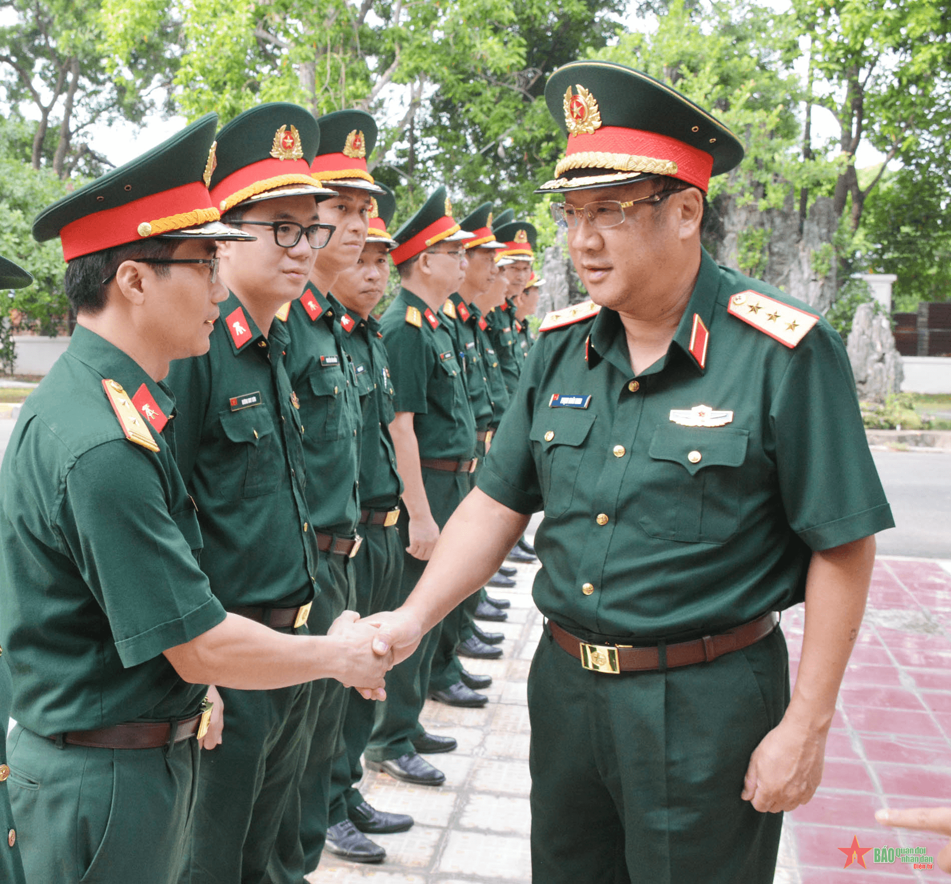 Thượng tướng Phạm Hoài Nam làm việc tại Nhà máy Z114