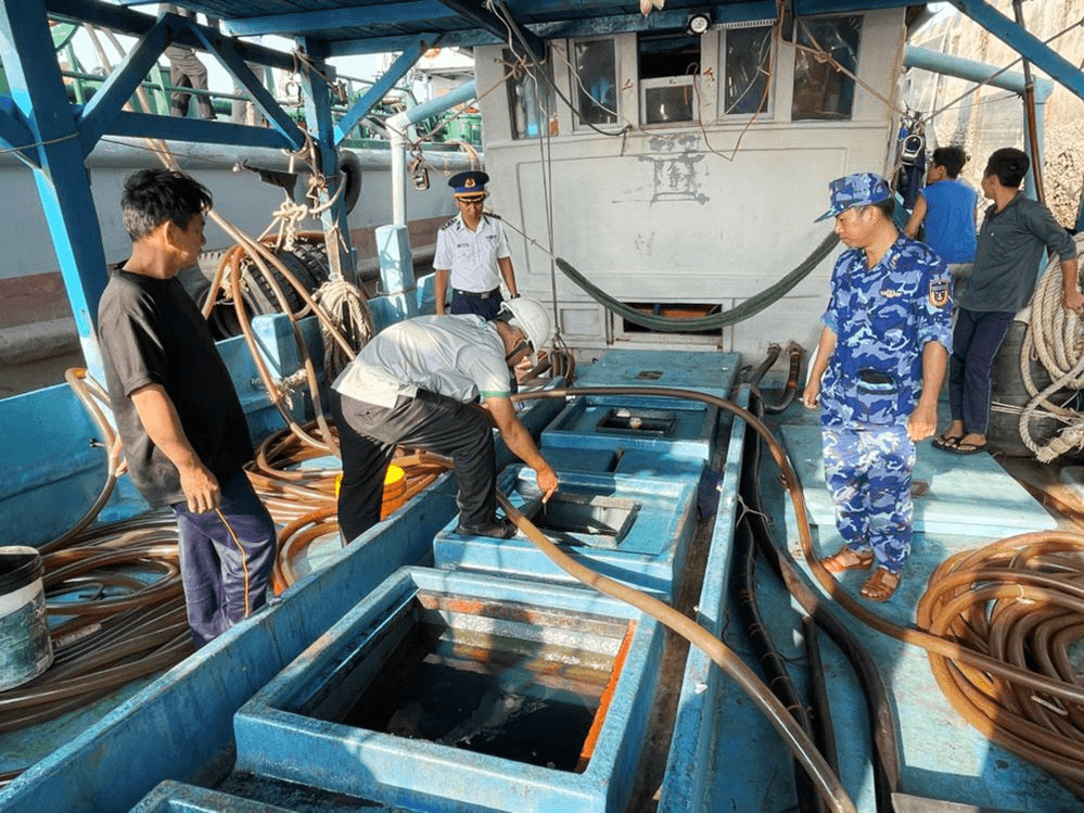 Chủ động tuyên truyền, ngăn chặn vi phạm pháp luật trên biển