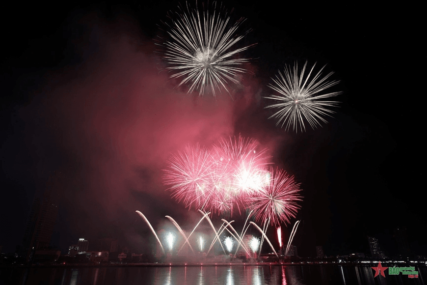 Ấn tượng đêm khai mạc Lễ hội Pháo hoa Quốc tế Đà Nẵng 2024