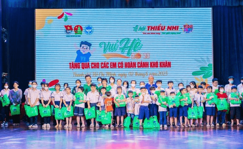 Hào quang truyền thống: Khắc sâu niềm tự hào, học tập Bác đối với thiếu nhi