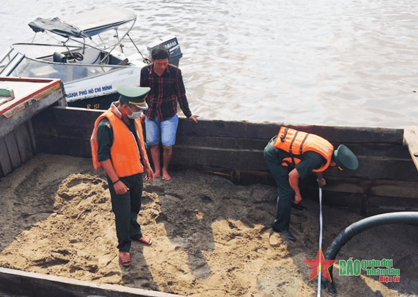 Ngăn chặn khai thác cát trái phép