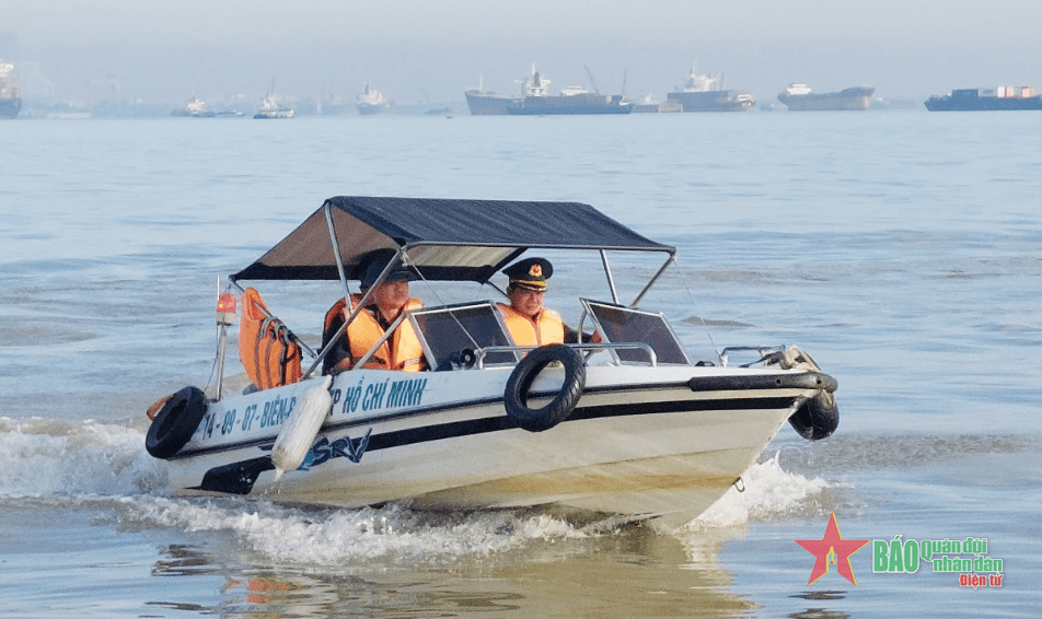 Trên đường tuần tra biên giới biển