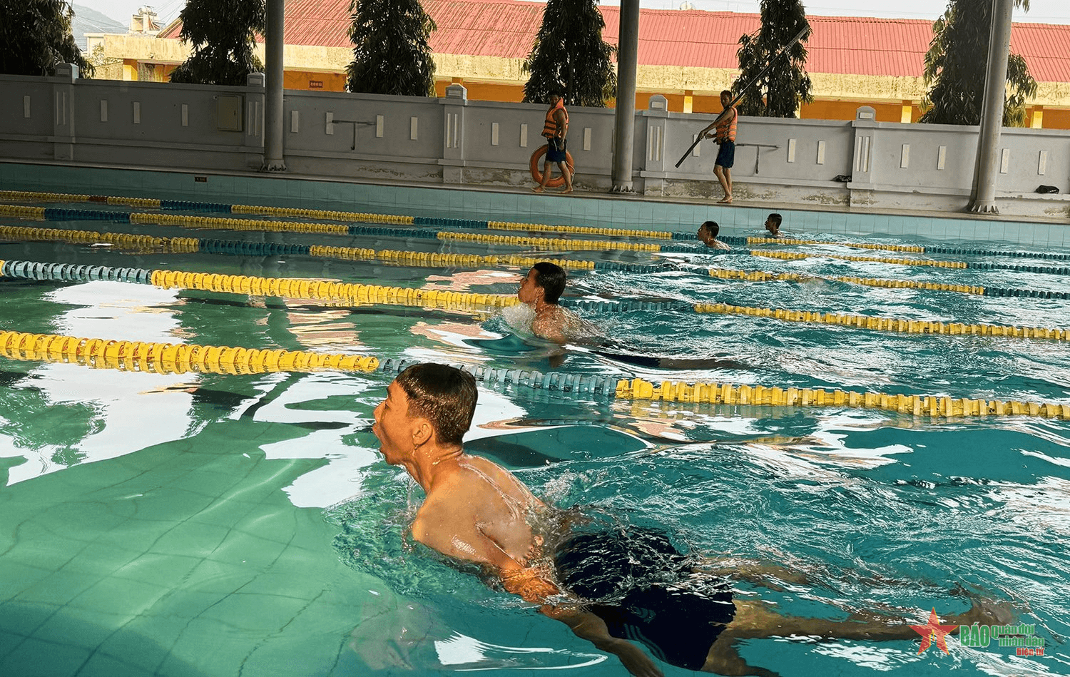 Lữ đoàn Công binh 83 Hải quân: Nâng cao chất lượng huấn luyện bơi cho chiến sĩ mới