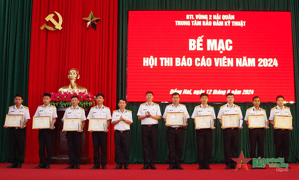 Trung tâm Bảo đảm kỹ thuật (Vùng 2 Hải quân) thi báo cáo viên