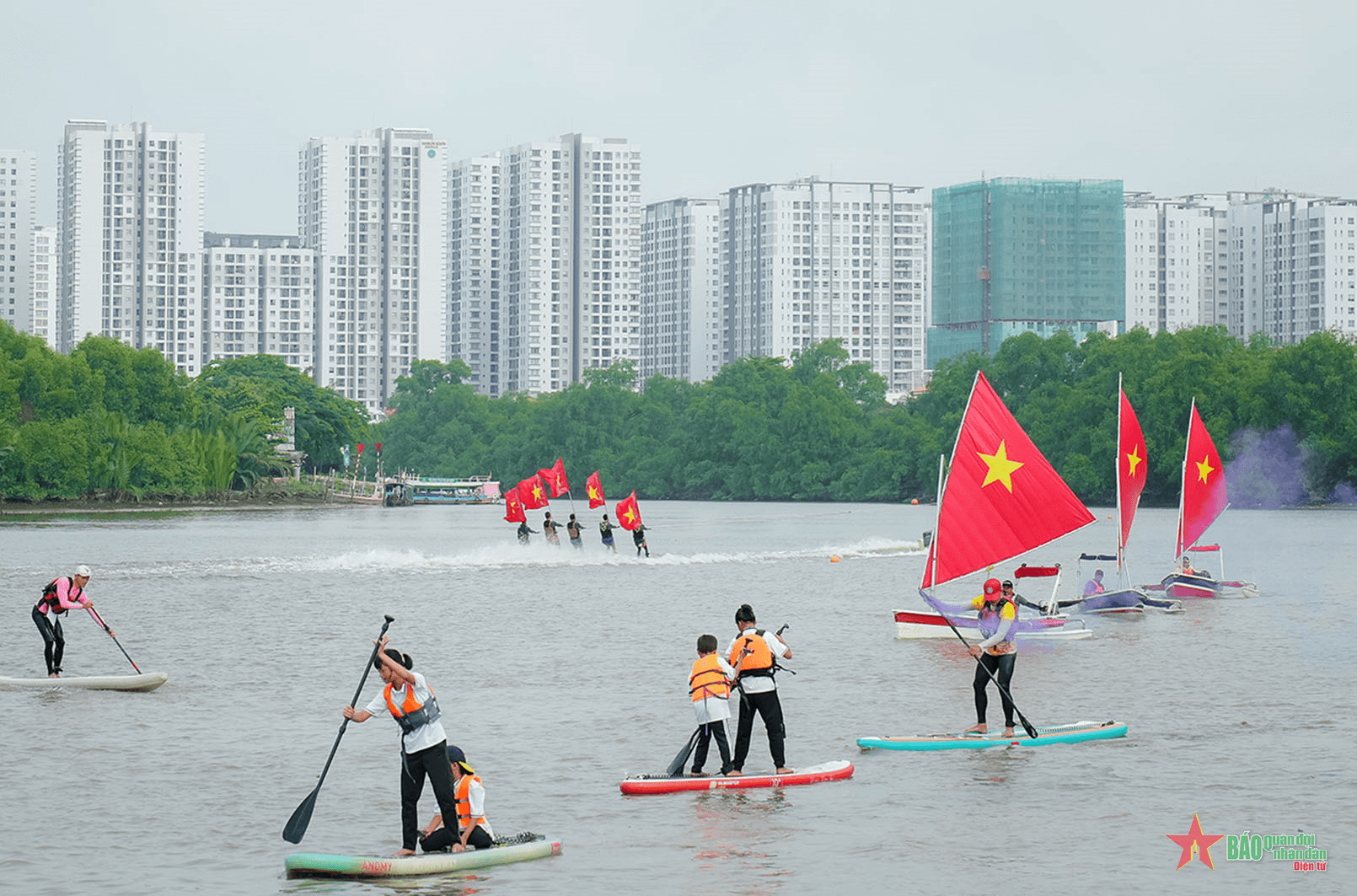 Hơn 121.000 lượt khách quốc tế đến TP Hồ Chí Minh trong lễ hội sông nước lần thứ 2