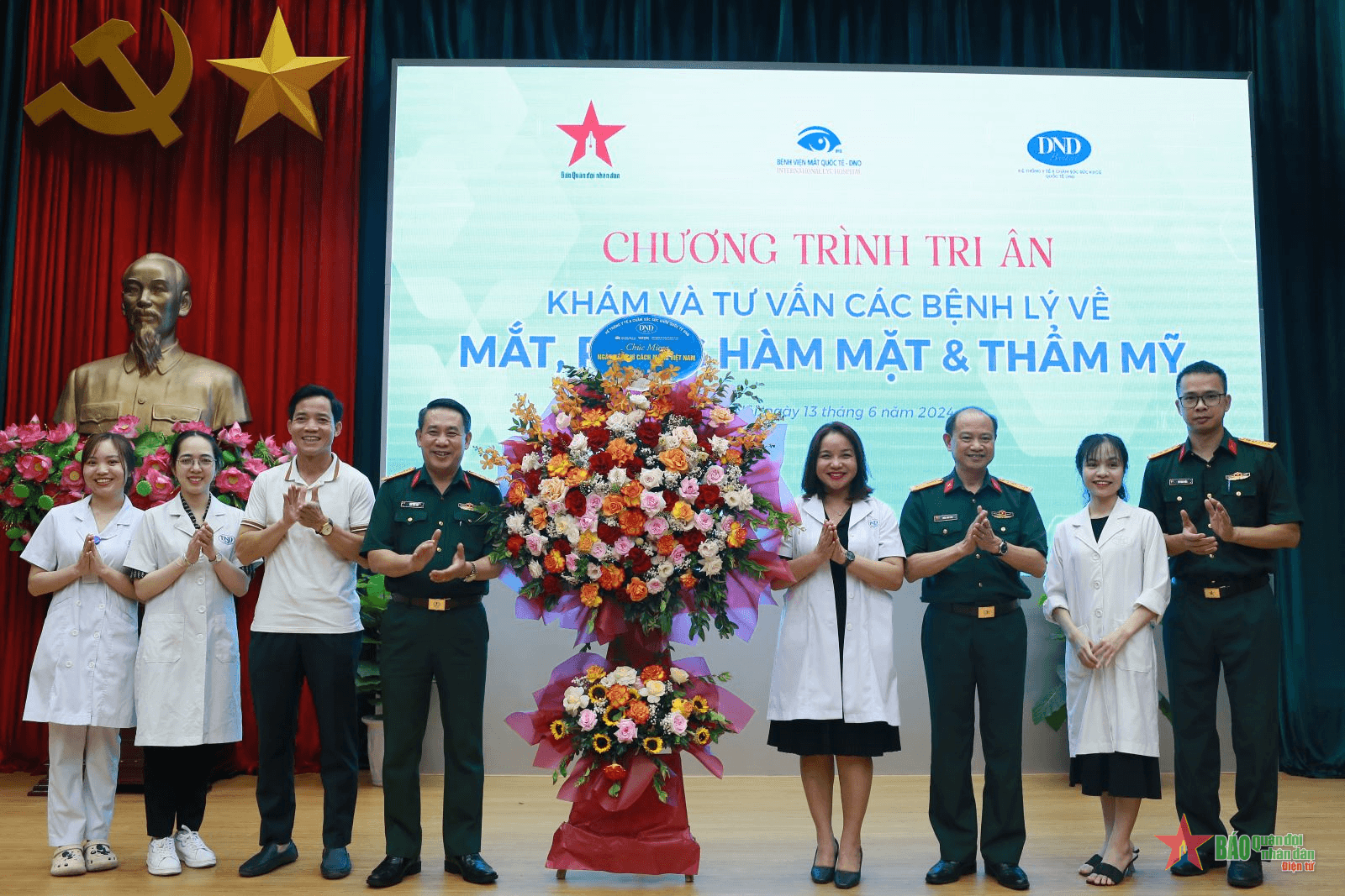 Bệnh viện Mắt Quốc tế DND thăm khám, tư vấn sức khỏe tại Báo Quân đội nhân dân