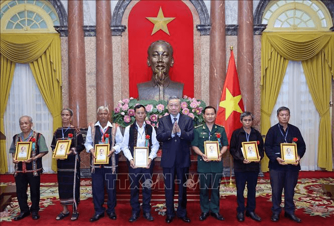 Chủ tịch nước Tô Lâm gặp mặt người có uy tín tiêu biểu trong đồng bào dân tộc