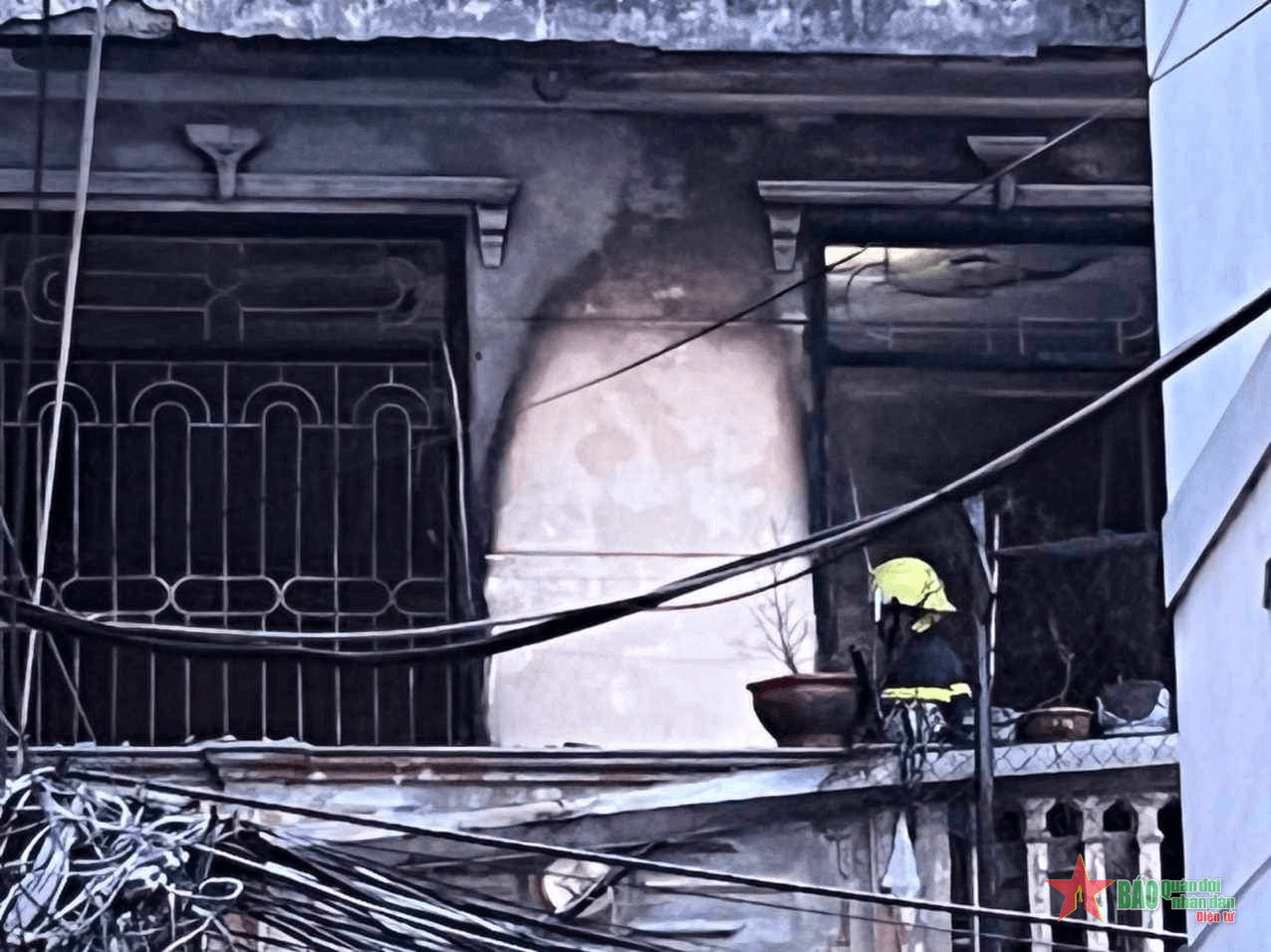 Hà Nội: Cháy nhà dân ở ngõ Trại Cá trong đêm, đang xác định thiệt hại