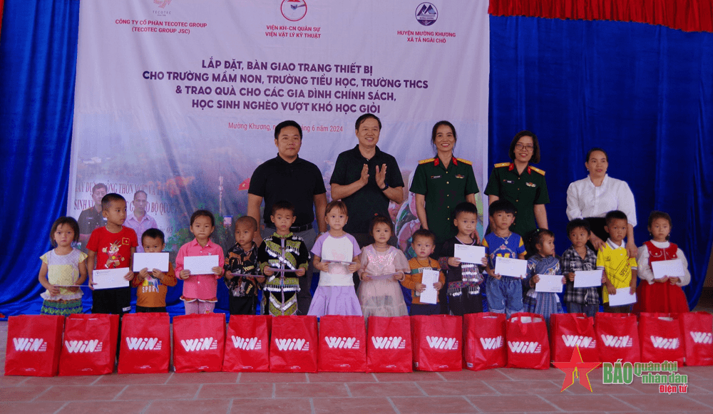 Viện Vật lý kỹ thuật tổ chức hoạt động “Tiếp bước đến trường” tại Lào Cai