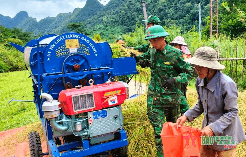 Giúp dân trong mùa vụ mới