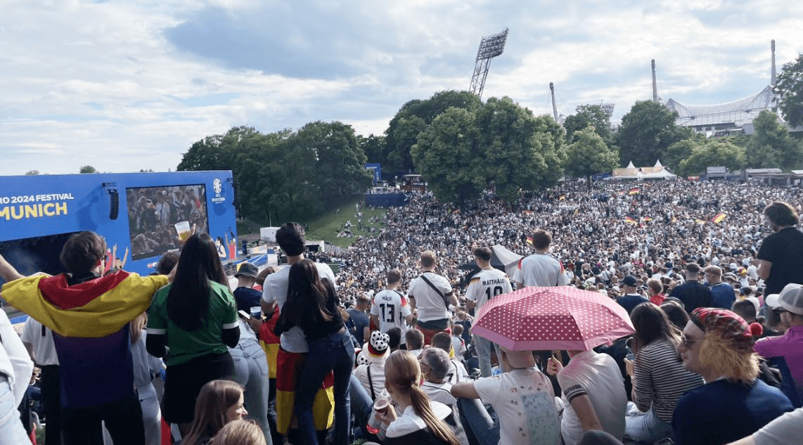 Muôn nẻo Euro: Không có vé, hãy đến Fanzone Olympiapark