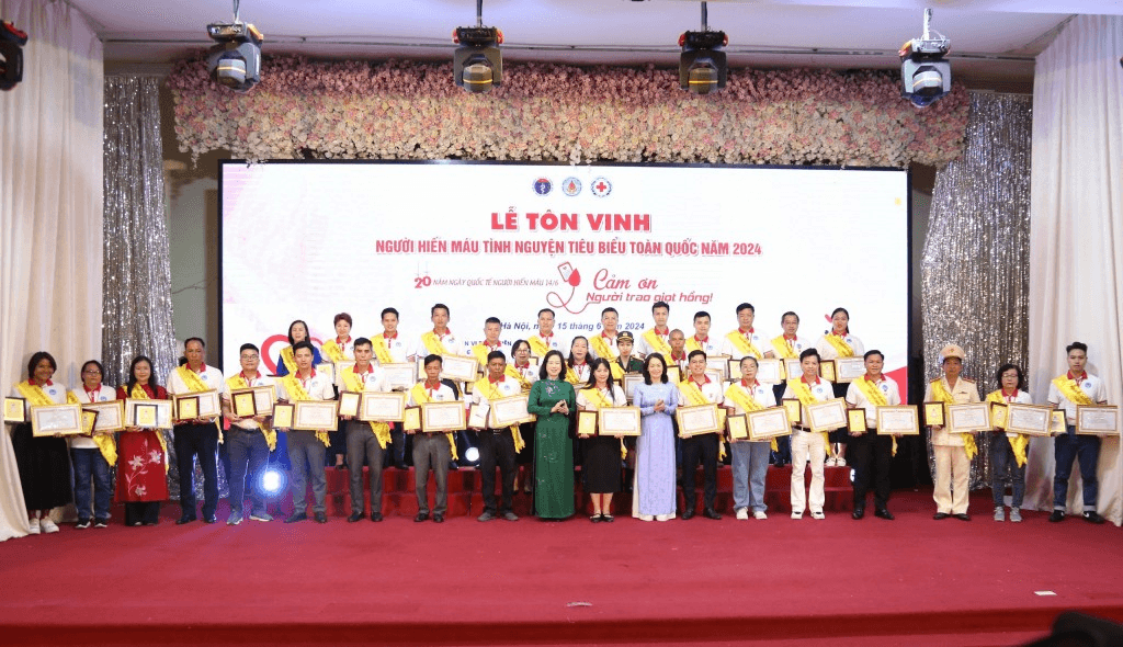 Tôn vinh 100 người hiến máu tiêu biểu toàn quốc năm 2024
